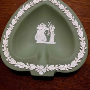 Wedgwood English Green Jasperware Heart Trinket Dish Neoclassical Scene